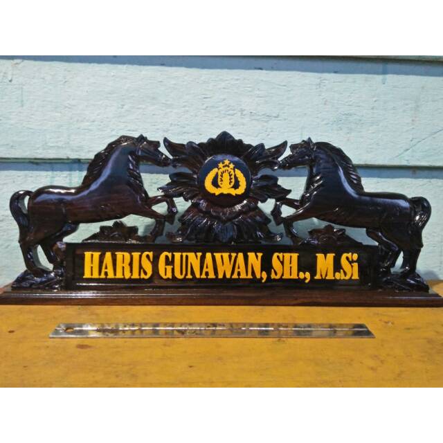 Papan Nama Meja Kayu hitam Ebony motiv kuda