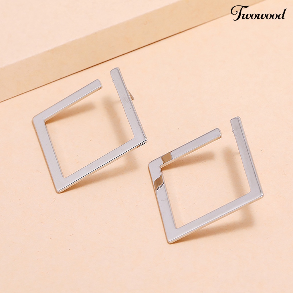 1 Pasang Anting Stud Bentuk Persegi Geometris Model Terbuka Bahan Alloy Untuk Wanita