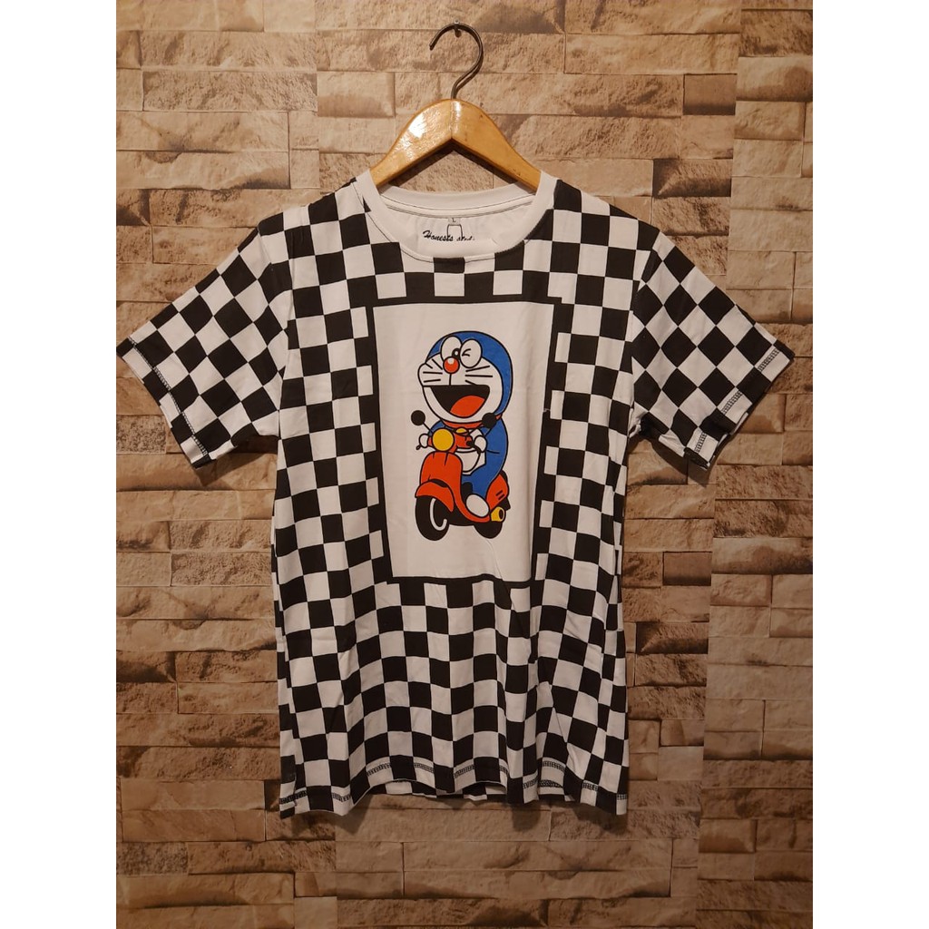 Kaos Kotak-Kotak Catur Doraemon