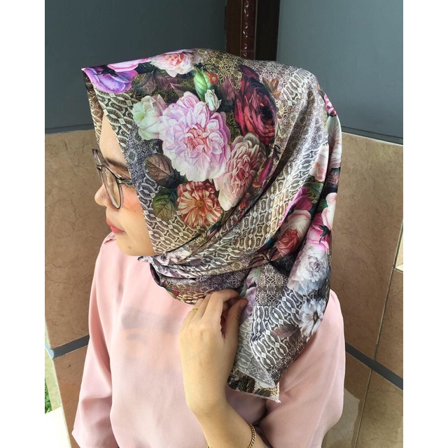 Hijab Sutra motif cantik