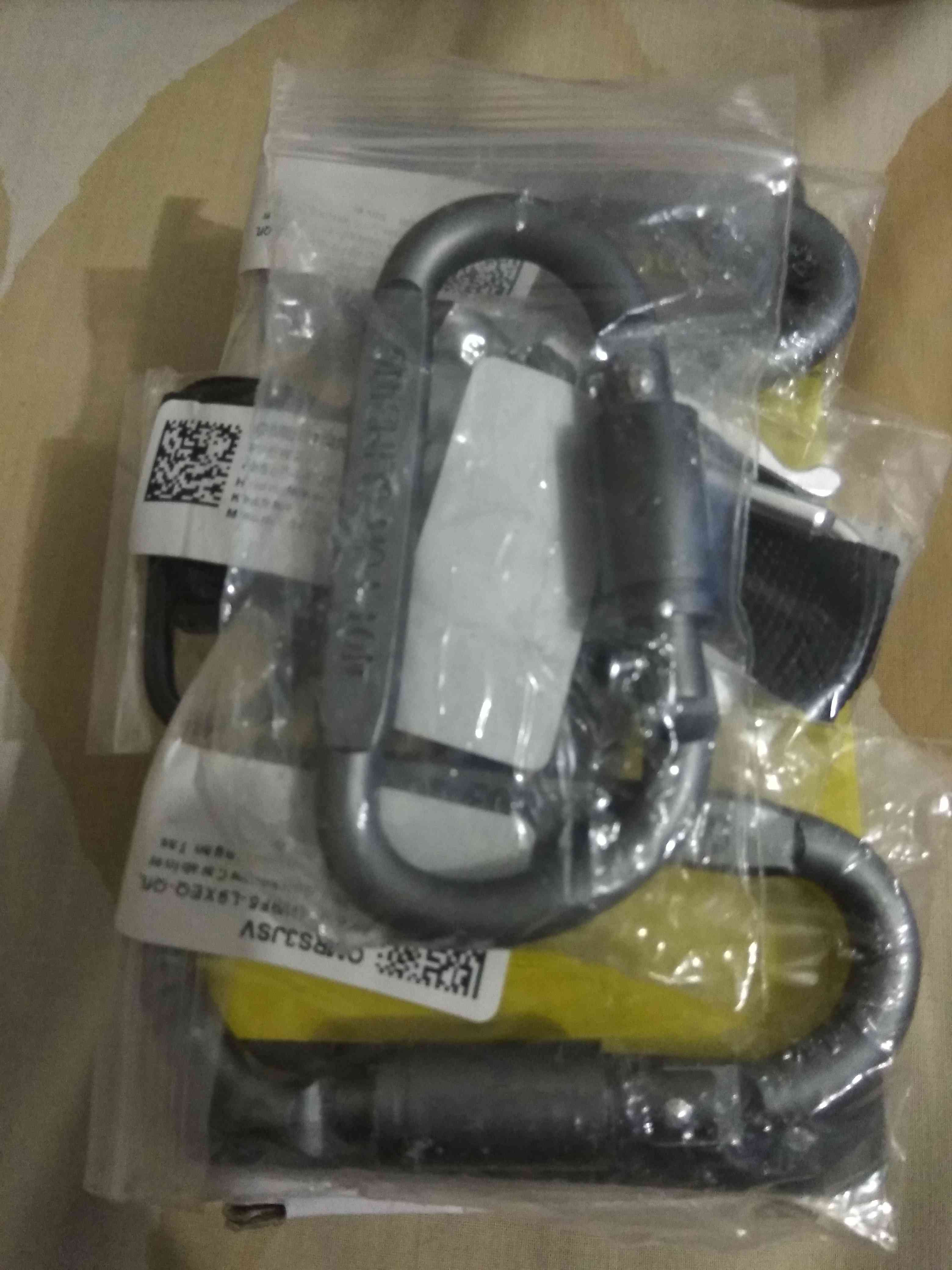 Pengait Botol Minum Mineral Holder Bottle Buckle Keychain