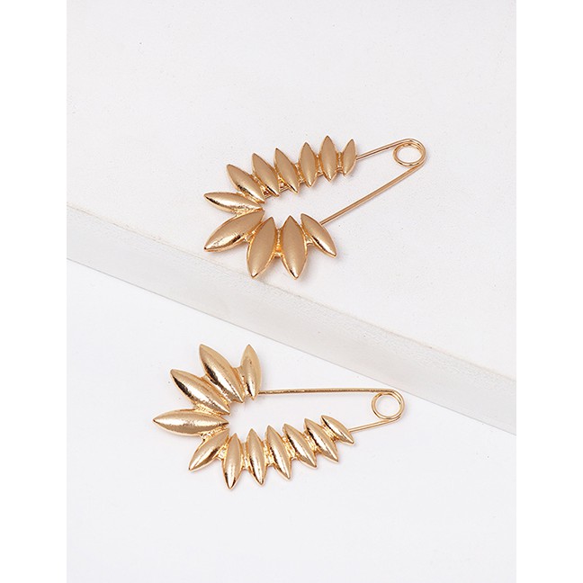 LRC Anting Gantung Fashion Gold Leaf Safety Pin Earrings D07496