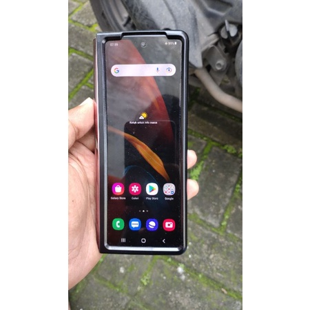 samsung Zfold 2 hp cash, ram 12/256gb, minus dikit yg saya tandai di foto,