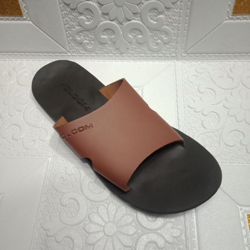 Sandal Pria/Sandal slop Pria/Sale Sandal Pria/Merek Volcom/Sandal Santai Pria