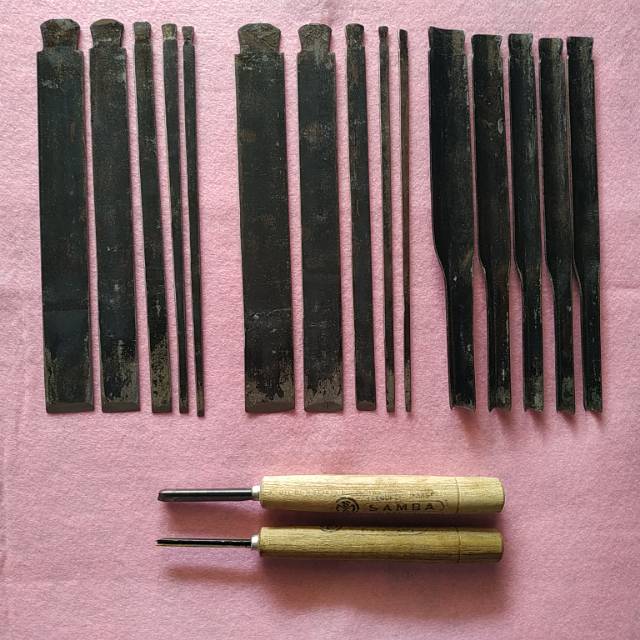 Pahat ukir kayu minimalis sederhana lengkap