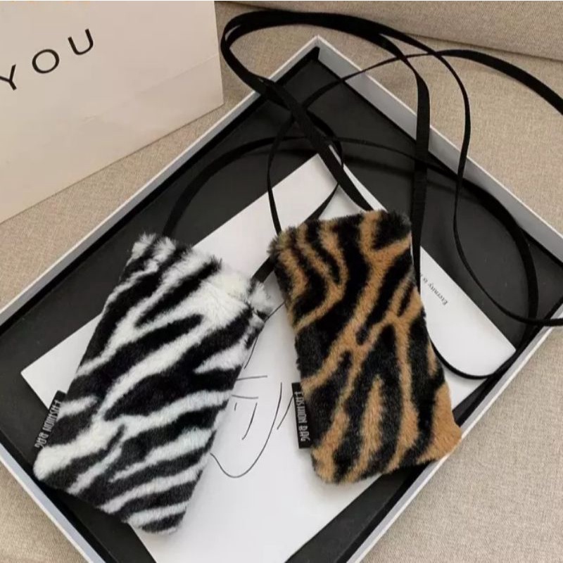 N_B_S / Zea  Selempang bulu Tas Pocket Tas Selempang Wanita Tas Selempang Slingbag Pouch tas mini Tas Bulu