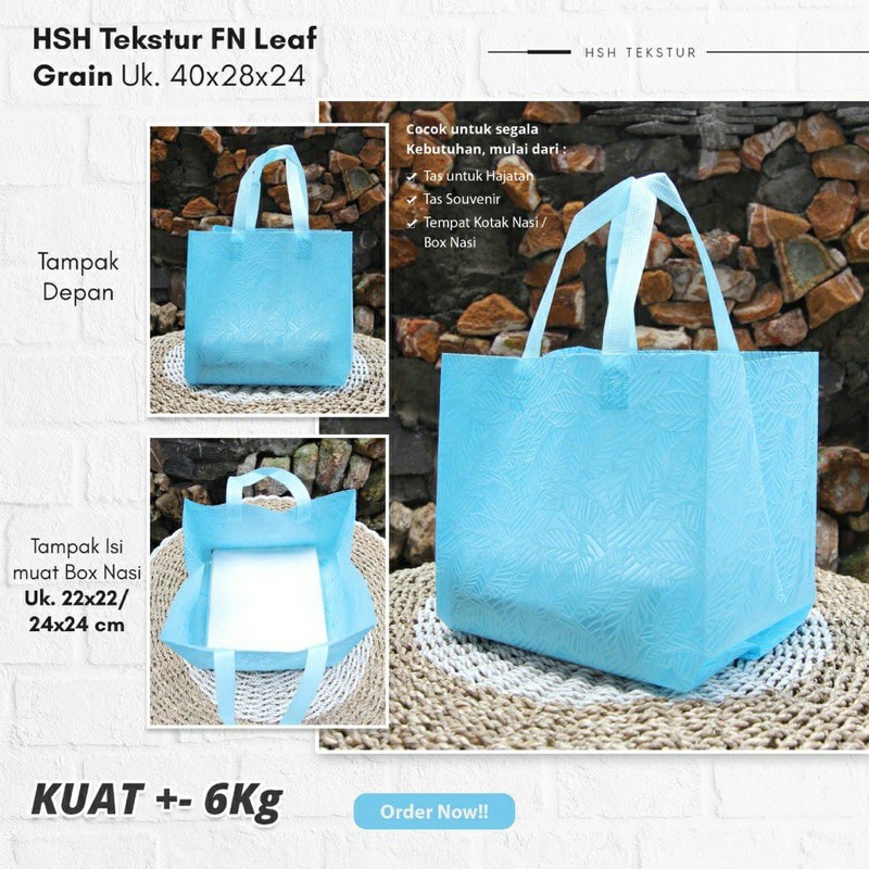 

TAS SOUVENIR/ GOODIE BAG SPUNBOND Kotak nasi 24x24 cm Hajatan Nikahan Lebaran