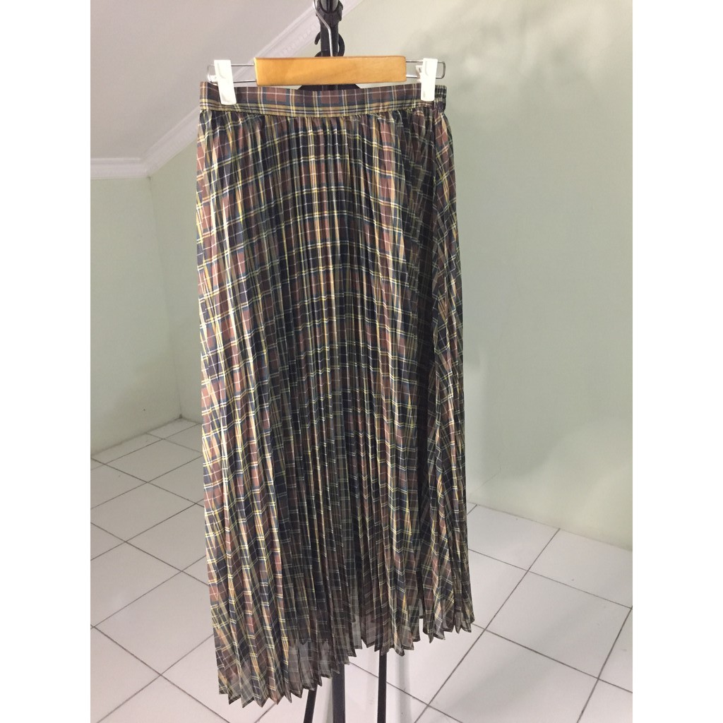 [PRELOVED] GU UNIQLO MIDI SKIRT PLISKET
