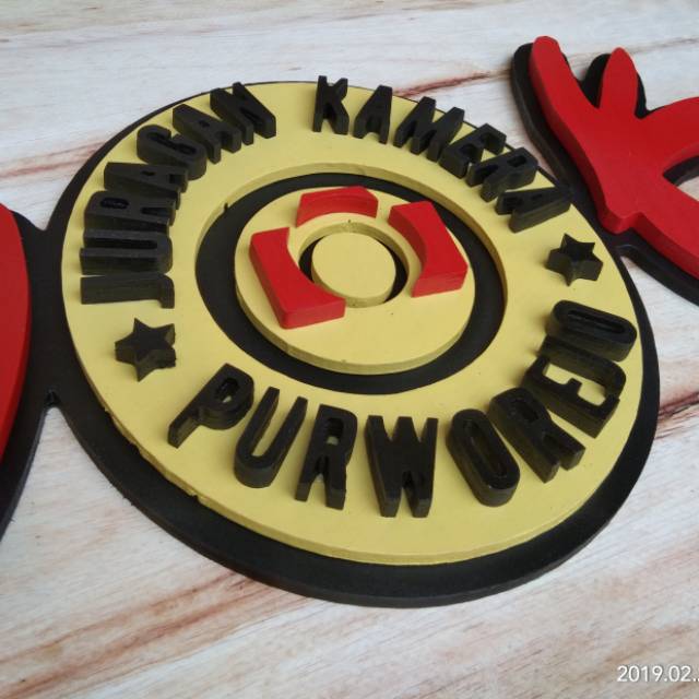 

08 Huruf Timbul Kayu Logo Papan Nama