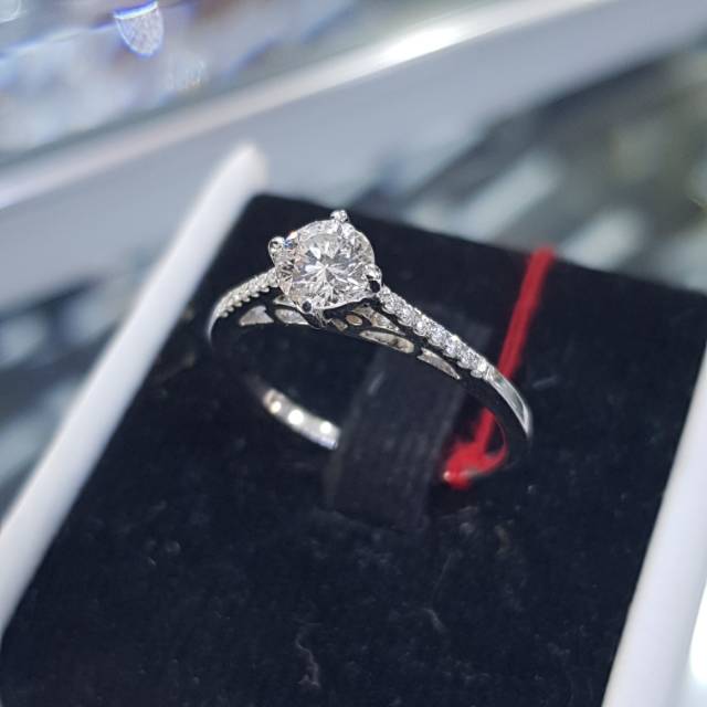 Cincin emas berlian asli dan natural murah (nj36)