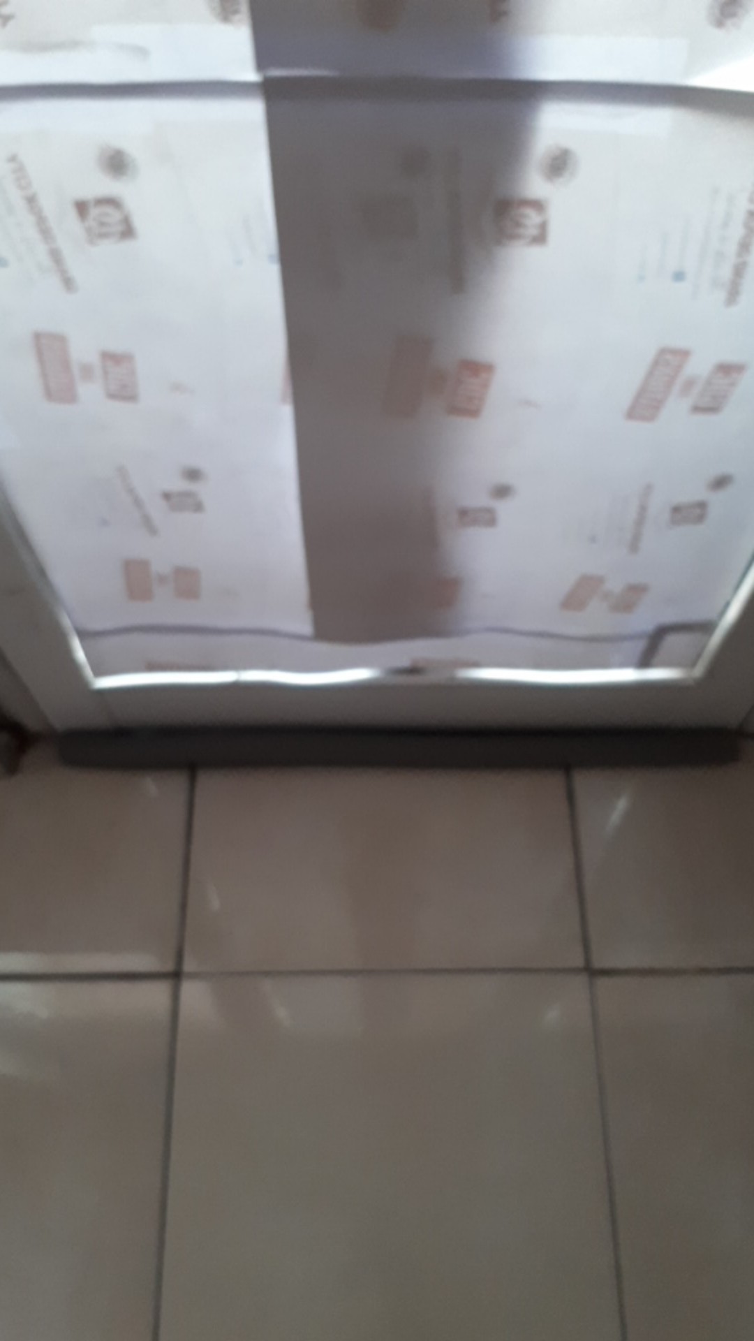 Strip Segel Bawah Pintu Kedap Suara Tahan Cuaca Untuk Perlengkapan Rumah