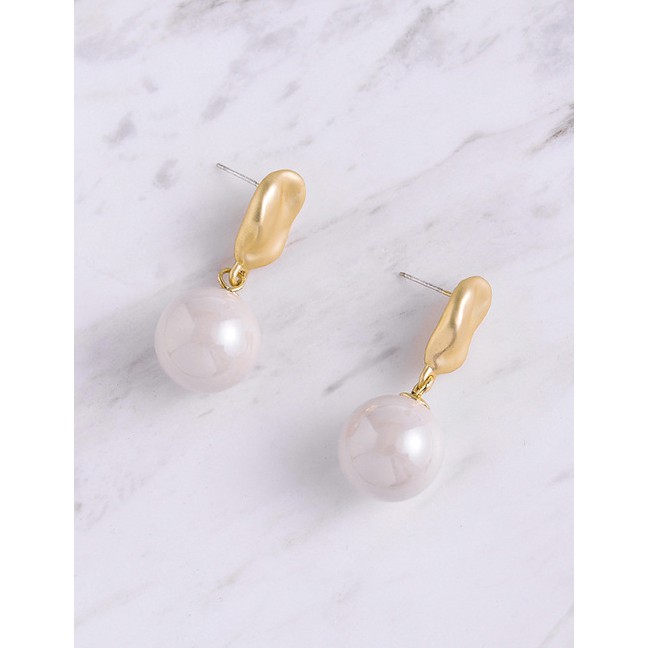 LRC Anting Tusuk Fashion Gold Irregular Face Pearl Stud Earrings F50202