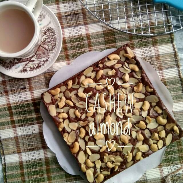 

Brownies panggang mete almond sz18x18cm