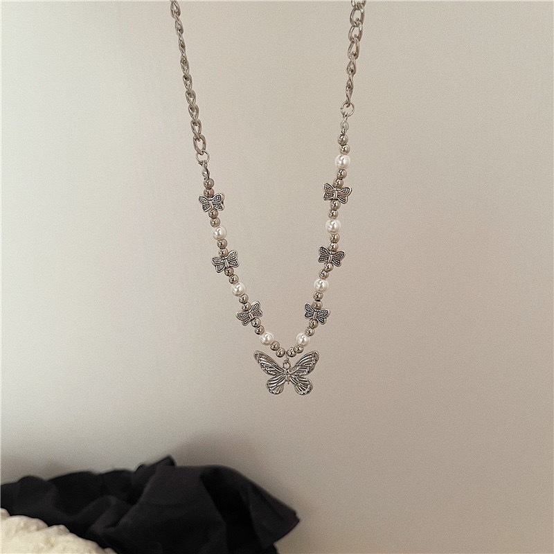 Kalung Rantai Pendek Desain Kupu-Kupu Warna Silver Gaya Vintage Untuk Wanita