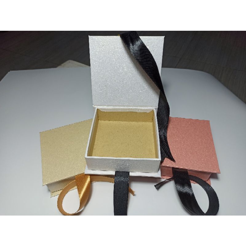 

Kotak kado kecil/box logam mulia/box sovernir/hardbox