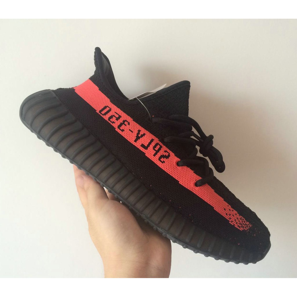 model sepatu yeezy