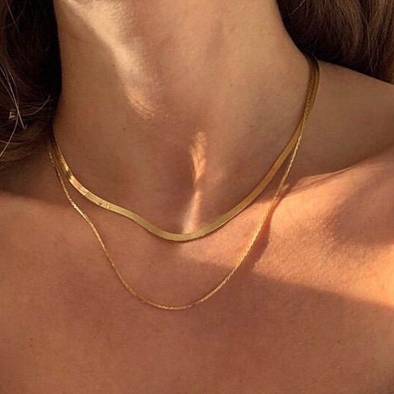 Kalung Choker Rantai Banyak Lapis Bahan Metal Warna Emas Gaya Vintage Untuk Wanita