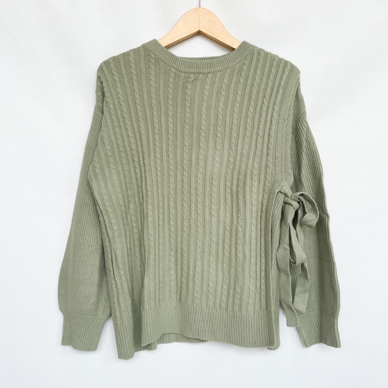SWEATER GU SAGE GREEN RAJUT