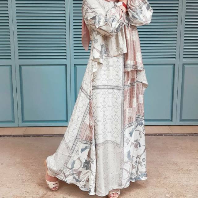 RUMI DRESS WEARING KLAMBY