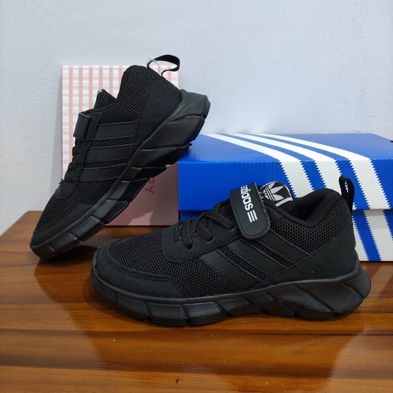 SEPATU SEKOLAH HITAM SEPATU ANAK 7 8 9 10 TAHUN SNEAKERS SEPATU SEKOLAH HITAM SEPATU ANAK 7 8 9 10 TAHUN SNEAKERS