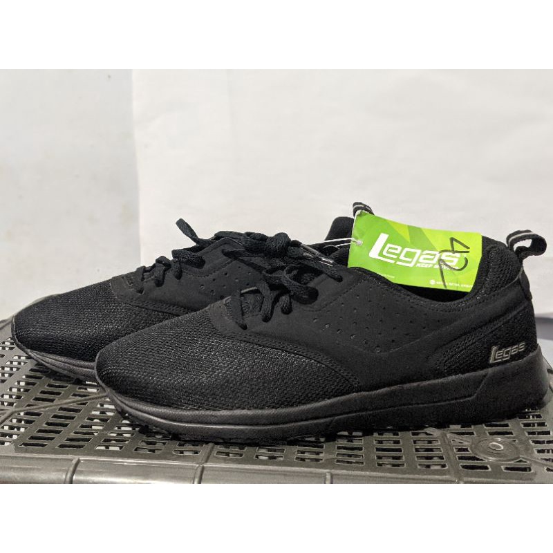 sepatu running legas all black file uk42