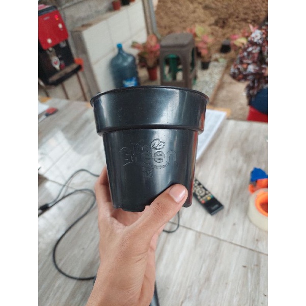 Pot Hitam Lusinan isi 12 Seperti Baru (Bekas Pajangan Toko) uk. 12