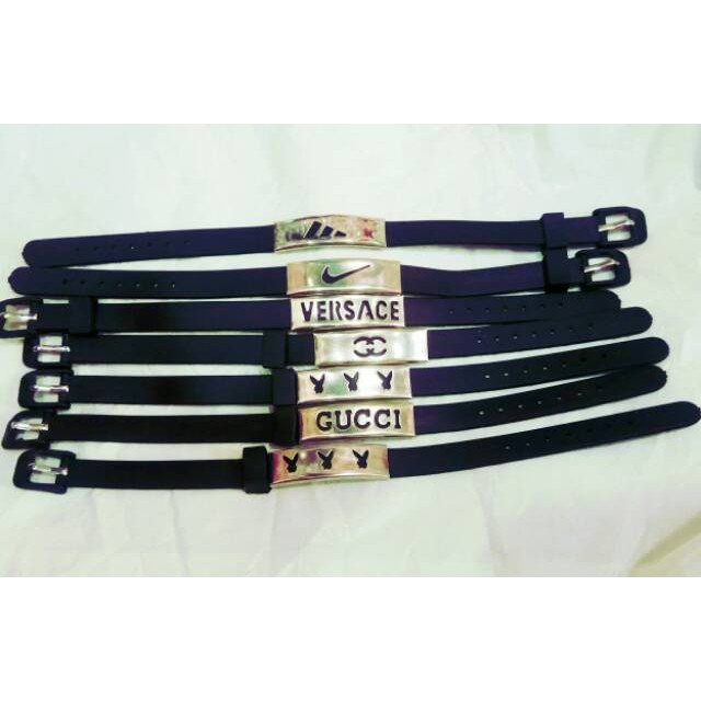Gelang plat stenlis karet hitam 12 pcs.