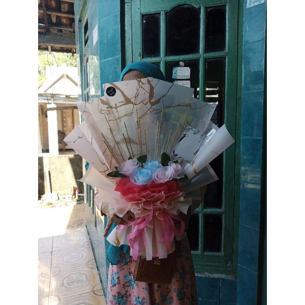 RANGKA BUKET UANG ISI 15 slot dan 5 mawar