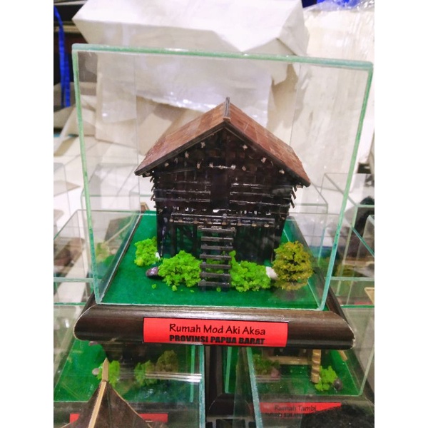 Jual Miniatur Rumah Kaki Seribu Manokwari Kotak Akrilik Shopee