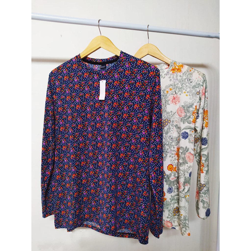 KAOS WANITA MOTIF BUNGA LENGAN PANJANG