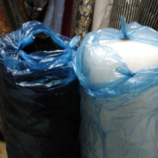 

COD/GOJEK PEKANBARU BUBBLE WRAP HITAM DAN PUTIH ROL ATAU ECERAN PACKING BARANG