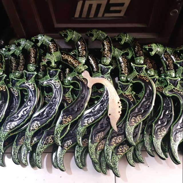 KUJANG KUNINGAN LAFADZ BESAR MACAN BOMBANG LARANG