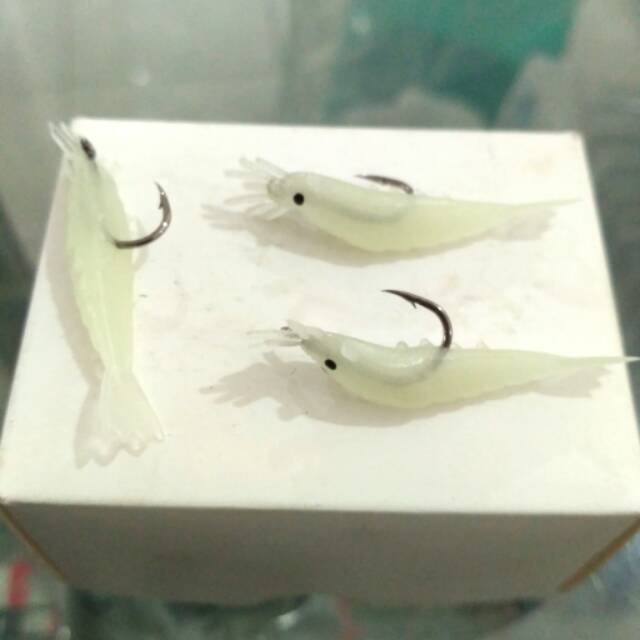 Umpan pancing ikan berbentuk udang karet