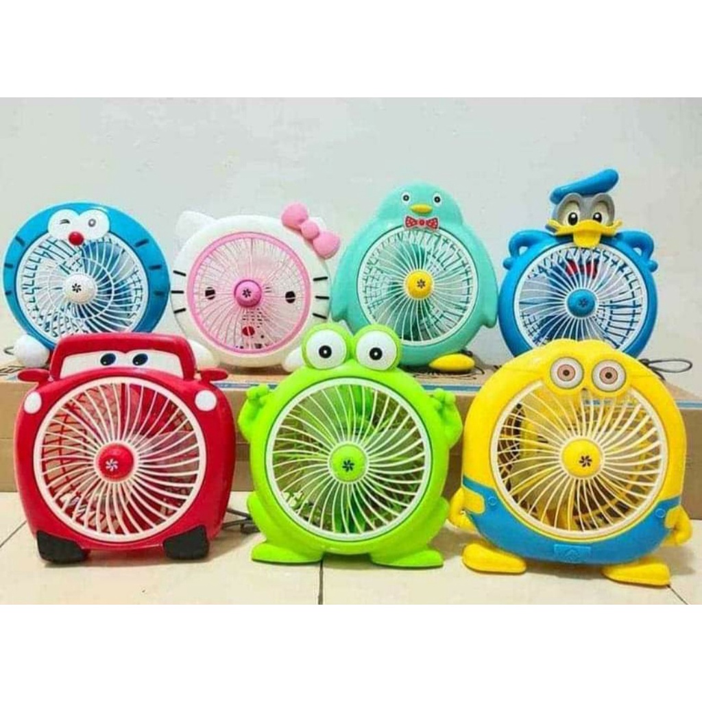 Kipas angin  duduk doraemon Helokitty merk Advance