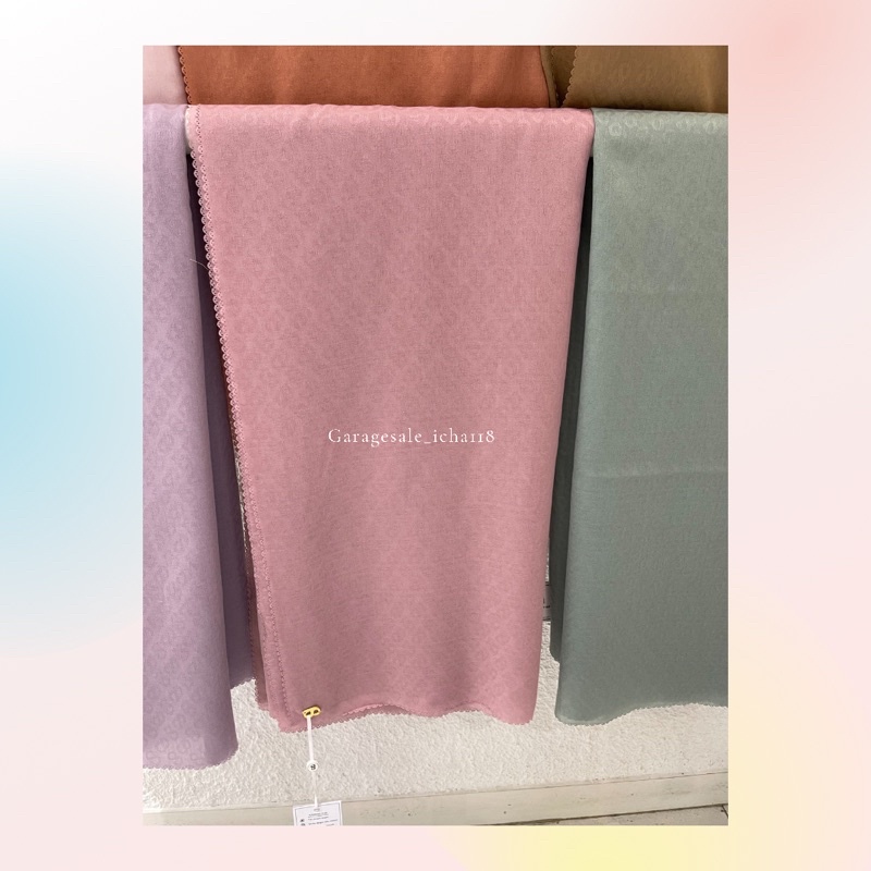 buttonscarves tapis embossed orchid haze