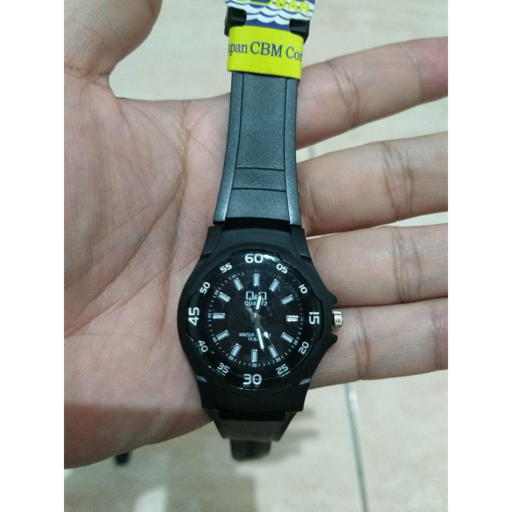 Jam Tangan Analog Karet Hitam QQ