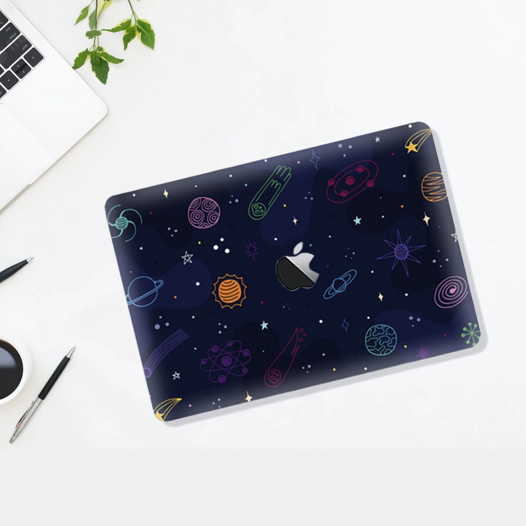 Case Casing Aksesoris Protective Pelindung Laptop Hardcase Macbook Air Pro 13 inch M1 M2 2017 2018 2019 2020 2021 A1932 A2179 A2337 A1706 A1708 A1989 A2159 A2251 A2289 A2338 Gambar Space Planet Angkasa Warna Biru Blue Navy Murah Premium Logo Lubang Tampak