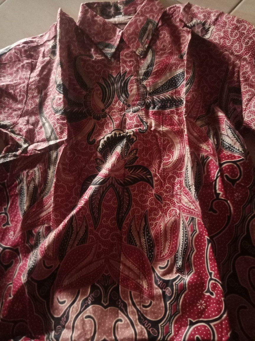 Batik Dianputri  Kemeja Batik Pria Lengan Panjang Motif Parang Bunga 3 Warna