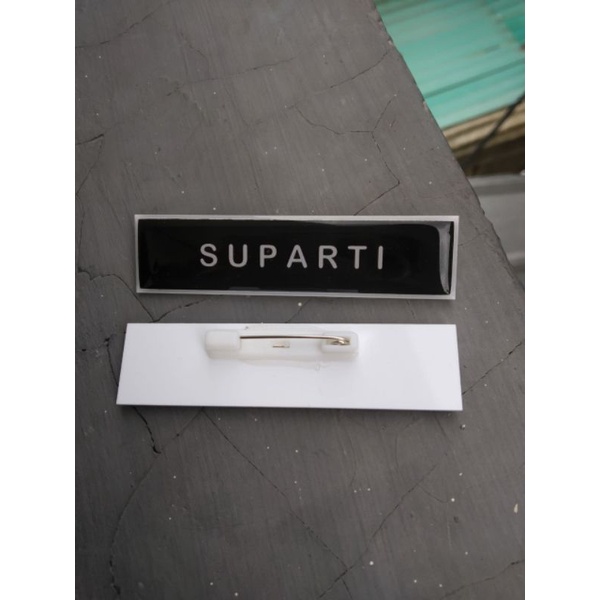 

NAME TAG PAPAN NAMA DADA BAHAN AKRILIK DILAPISI RESIN PAKAI PENITI