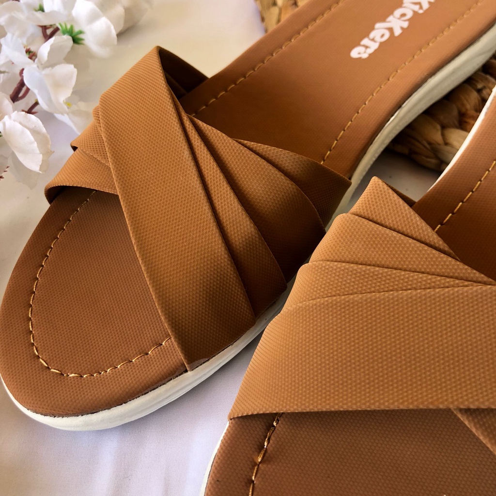 SANDAL SLOP KIPAS 3 SENDAL CEWEK  POPULER SENDAL SLOP KECE WANITA TERLARIS TERMURAH Sandal Slop Slip On Teplek Wanita Sandal Cewek sandal teplek sandal flat Terbaru emaja Kekinian / Sendal Teplek Selop Flip Flop Perempuan