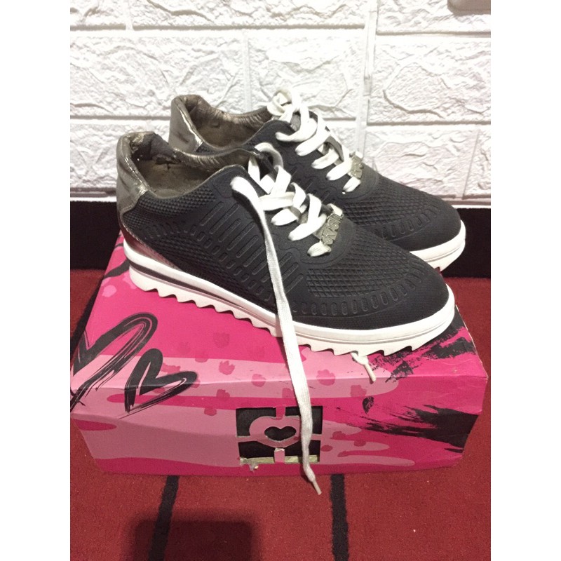 preloved sepatu gosh