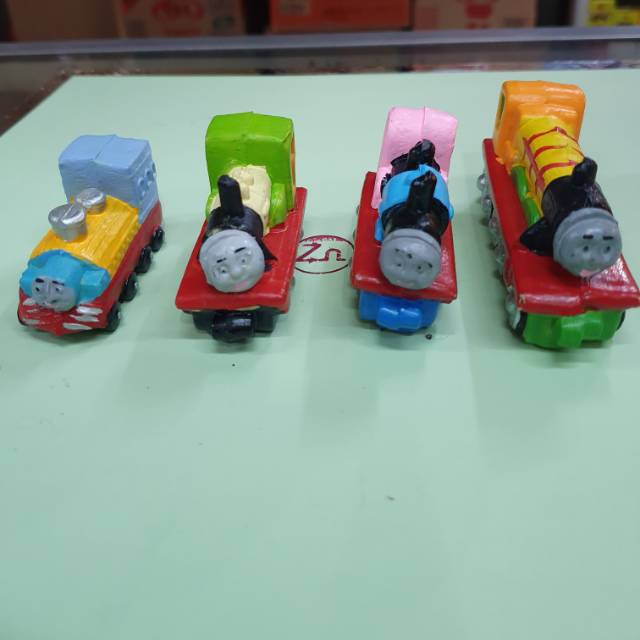 

1 set(4 pch)(4cm)mainan kereta tomas untuk hiasan ulang tahun/kue tart RP.18000