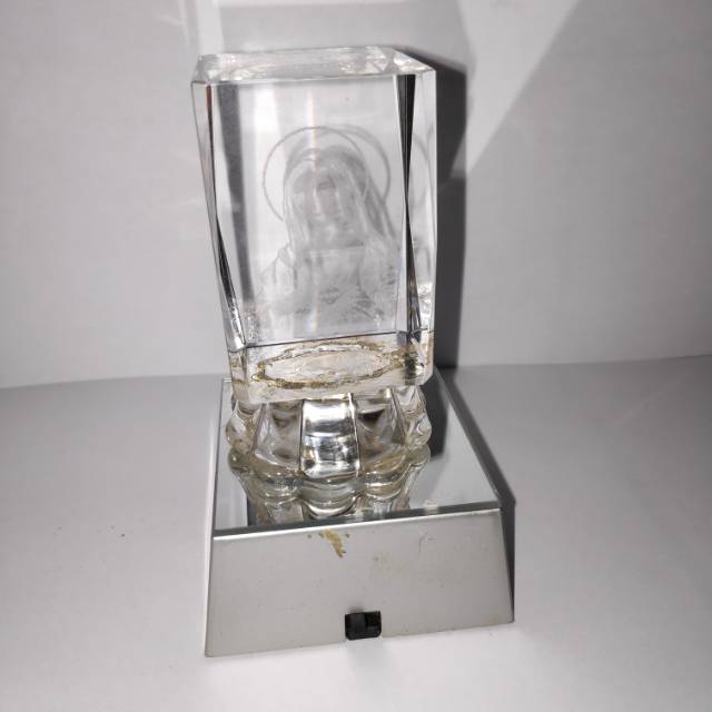 

Pajangan kristal bunda maria, dilengkapi dengan lampu LED