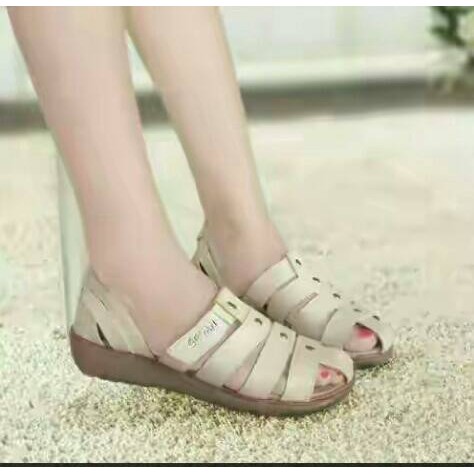 SEPATU KICKERS SW812FS CREAM