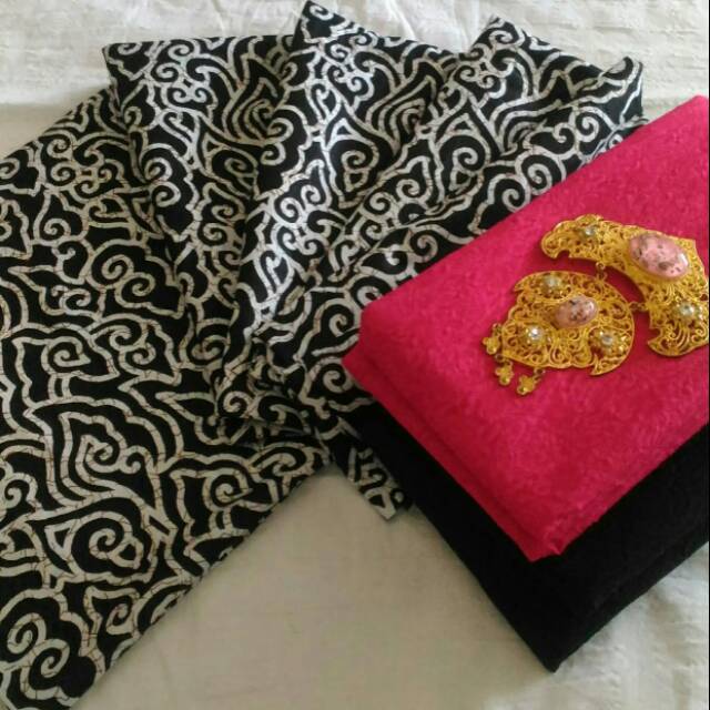 Gambar Batik Mega Mendung Hitam Putih