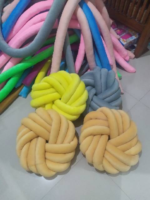 GIANT SWIRL dm 40 cm knot pillow bantal simpul bantal dekorasi bantal ulir