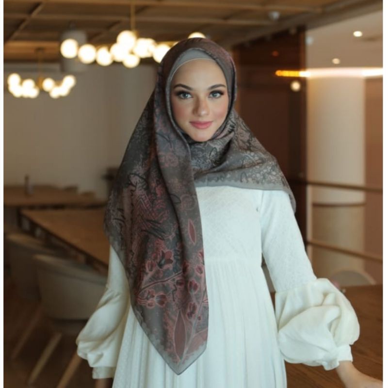 LILY FLOWER GREY SCARF MANDJHA IVAN GUNAWAN