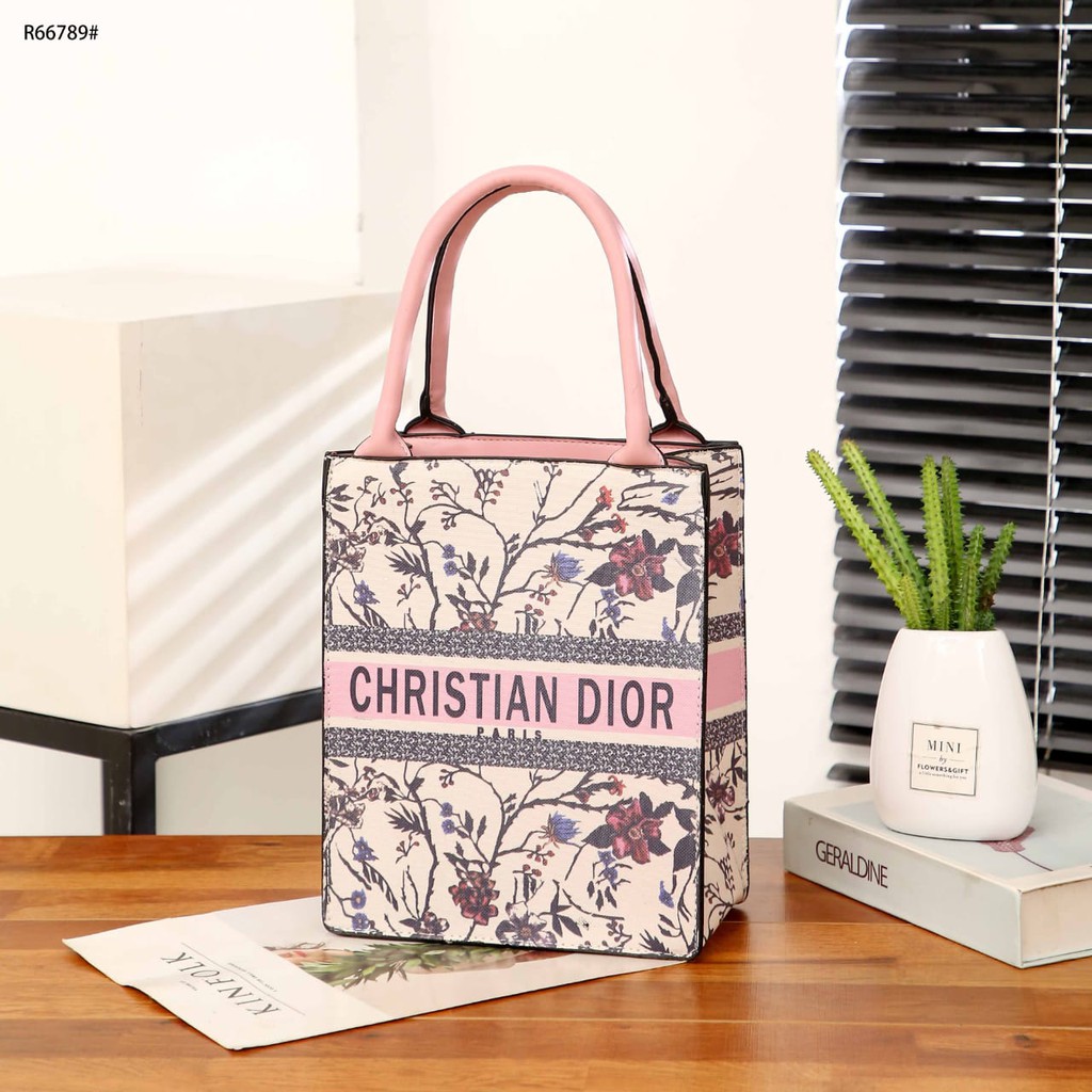 DR Vertical Book Tote Multicolor Embroidery Handbag R66789