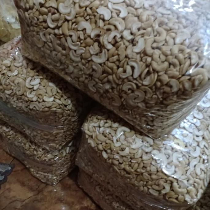 

Kacang Mede Belah 2 Sulawesi - 500g