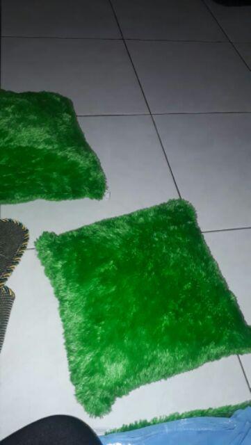 Sarung Bantal Bulu